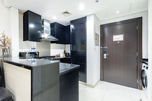 Private kitchen - SuperHost - Chic Studio on the 16th Floor in Business Bay (Dubai)