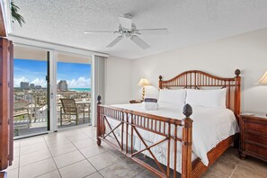 3 bedrooms, Internet, bed sheets - Mainsail 382 - Gulf-Front, Swimming Pool, Hot Tub, Chairs + Umbrellas Included! (Miramar Beach)