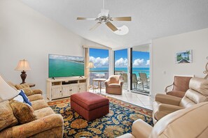 TV - Mainsail 382 - Gulf-Front, Swimming Pool, Hot Tub, Chairs + Umbrellas Included! (Miramar Beach)