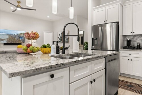 Charleston-themed House for 10!