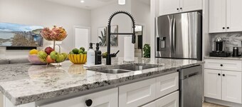 Charleston-themed House for 10!