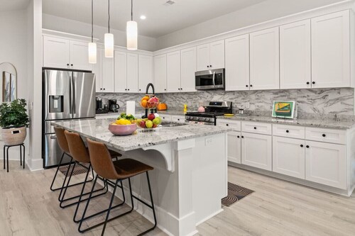 Charleston-themed House for 10!