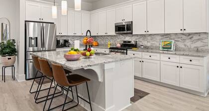 Charleston-themed House for 10!