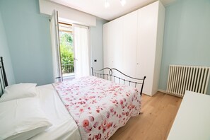2 室のベッドルーム、アイロン / アイロン台、WiFi、ベッドシーツ