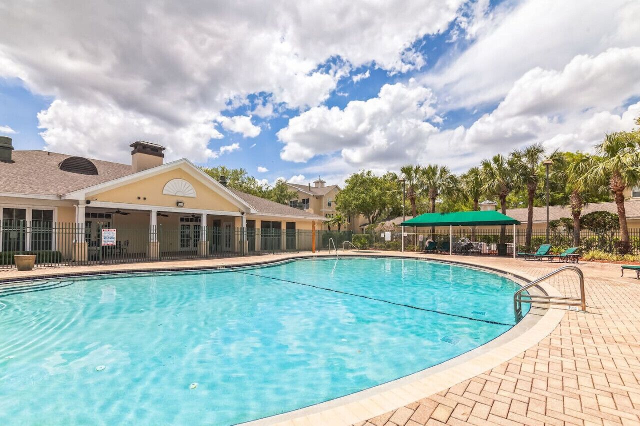 Modern Escape-Pool-HotTub-CaliKingBeds-EV Chargers