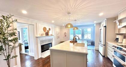 Luxurious Modern Prime location Kennebunk Cottage