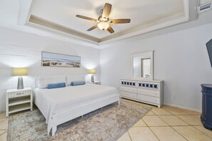 4 habitaciones, escritorio y tabla de planchar con plancha 