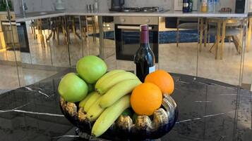 Oven, stovetop, dishwasher