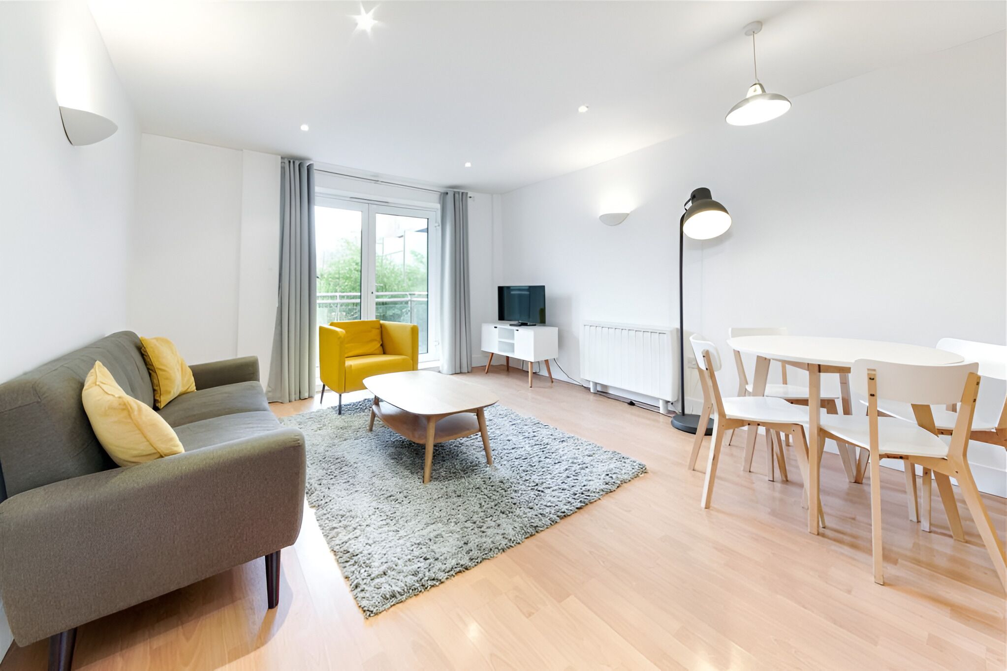 Deluxe Apartment | Living area | 32-inch LCD TV with satellite channels