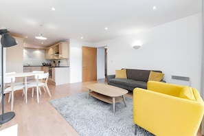 Appartement Deluxe | Coin séjour | Télévision LCD de 32 pouces avec chaînes par satellite
