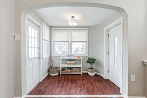 Interior - Ventnor Retreat with Backyard (Ventnor City)