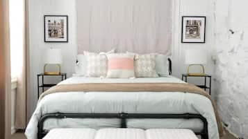 1 bedroom, desk, free WiFi, bed sheets