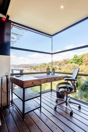 Living area - Casa Azul Lakeview Terrace Retreat in Avándaro (Valle de Bravo)