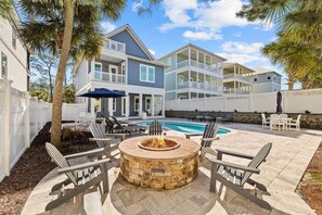 Terrace/patio - Heated Pool, LSV, Bikes, Fire Pit, Gulf View, 1 Min to Beach, Large Groups OK (Santa Rosa Beach)