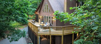 Boutique Chalet - Hiking, Hot Tub, Sauna, Fire Pit, Pizza Oven & Gameroom