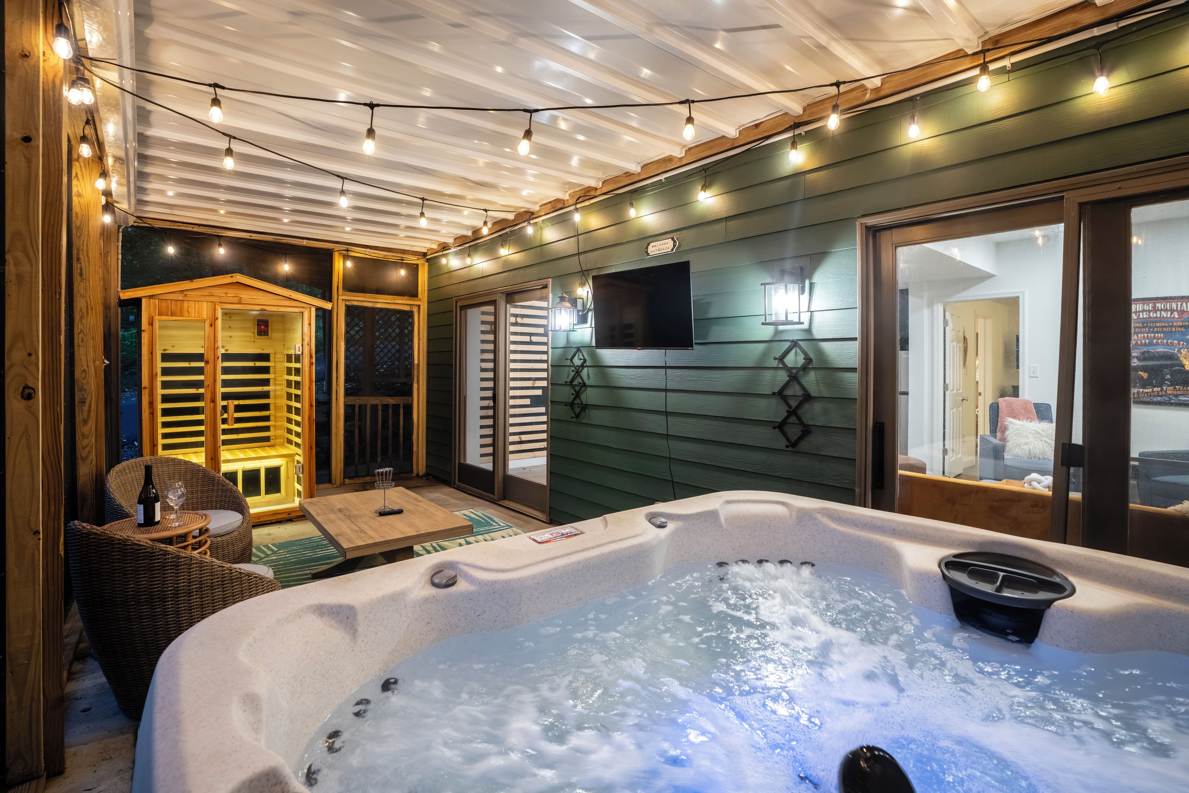 Indoor spa tub