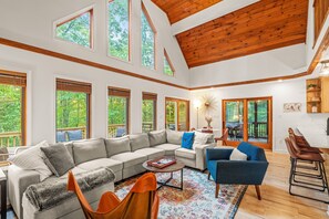 TV connectée, cheminée, jeux vidéo