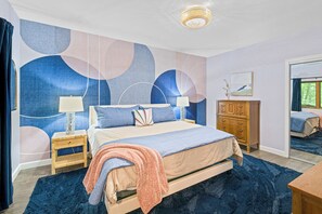 6 室のベッドルーム、デスク、アイロン / アイロン台、旅行用ベビーベッド