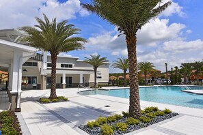 A heated pool - Beautiful Newly Renovated 6Bed Pool Home-4464NP (Kissimmee)