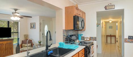 ثلاجة، ميكروويف، فرن، غسالة أطباق