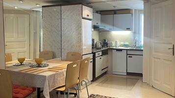 Apartment, 2 Bedrooms, City View | Interior