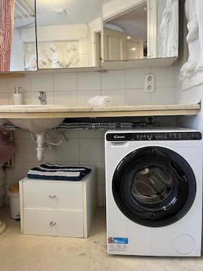 Apartment, 2 Bedrooms, City View | Bathroom | Toilet paper
