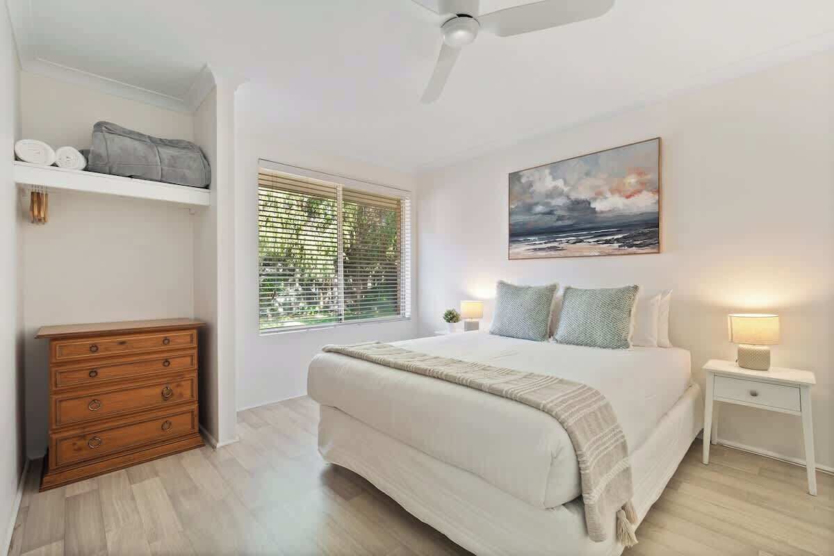 4 bedrooms, iron/ironing board, WiFi