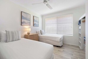 4 bedrooms, iron/ironing board, WiFi