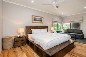 4 bedrooms, iron/ironing board, WiFi, bed sheets