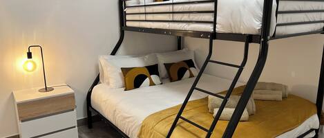 2 quartos, berço de viagem, Wi-Fi de cortesia, roupa de cama