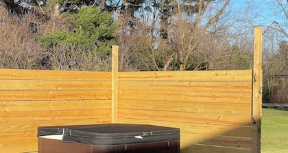 3-bedroom vacation home just 7 minutes to Lake Michigan with hot tub