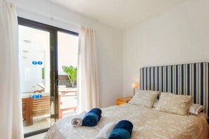 5 Schlafzimmer, Schreibtisch, WLAN, Bettwäsche