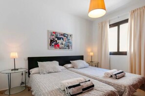 5 Schlafzimmer, Schreibtisch, WLAN, Bettwäsche