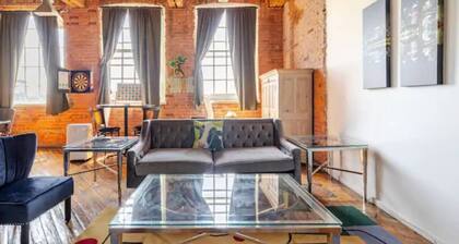 Stunning Loft with Riverwalk Views