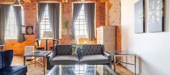 Stunning Loft with Riverwalk Views