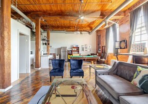 TV, fireplace - Stunning Loft with Riverwalk Views (Detroit)
