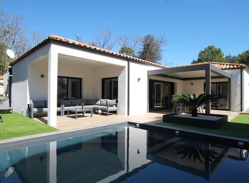 Villa Agapanthes, parfaite en toute saison, avec piscine chauffée
