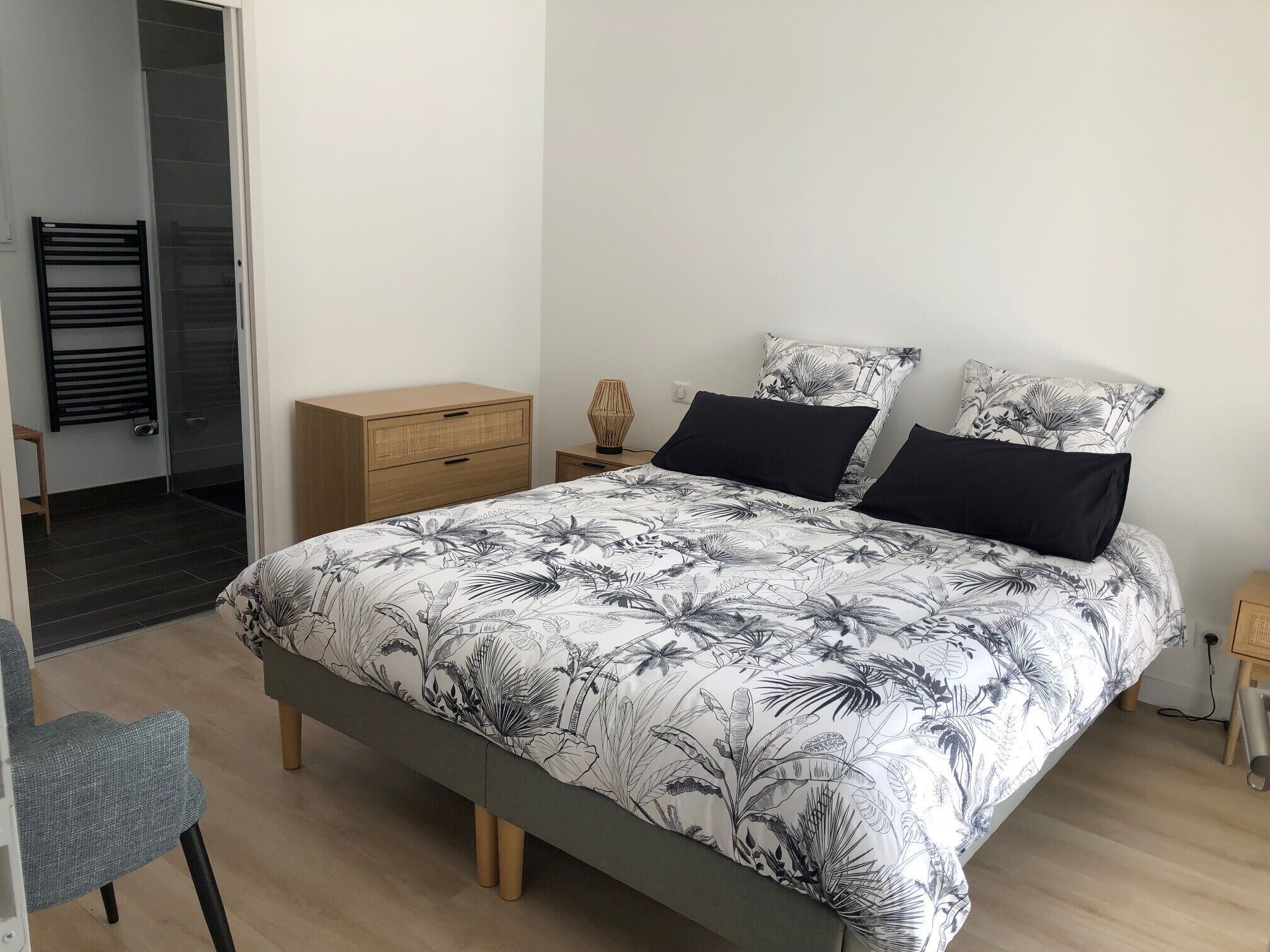 4 bedrooms, iron/ironing board, travel cot, WiFi