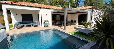 Een verwarmd zwembad