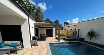 Villa Les Cycas, perfect holiday accomodation for 8, with heated pool