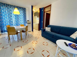 Apartment, 2 Schlafzimmer, Terrasse, Stadtblick | Wohnbereich
