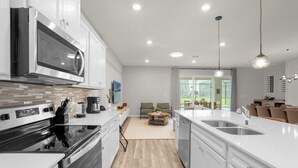 Unclassified image, 2 of 42, button - 10 BD/ 8 BA/ Windsor Cay (16392 SK) (Clermont)