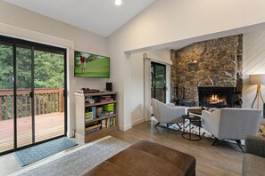 Smart TV - Spacious Cozy Condo, On Bus Route (Vail)