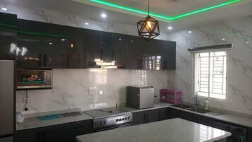 House | Private kitchen | Fridge, microwave, oven, stovetop