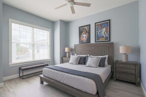 4 室のベッドルーム、デスク、アイロン / アイロン台、WiFi