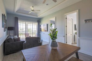 TV, offices - Luxurious Pool Home Overlooking Golf Course (Reunion)