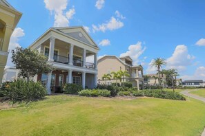 Exterior - Luxurious Pool Home Overlooking Golf Course (Reunion)