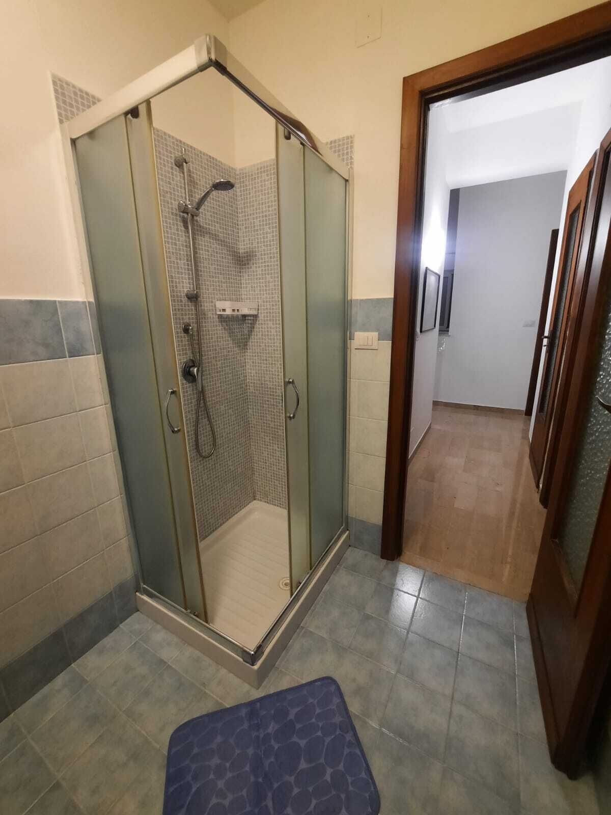 Doccia, asciugacapelli, bidet, asciugamani