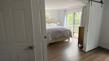 3 chambres, fer et planche à repasser, Wi-Fi, draps fournis