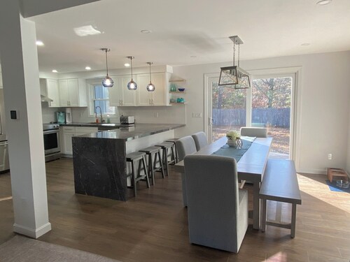 New Seabury FULLY RENOVATED  beach house. Great location, pet friendly!